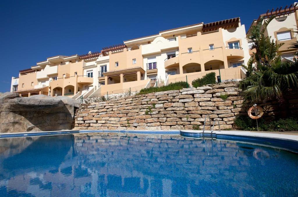 Luxury Apartamento Con Piscina Apartment *